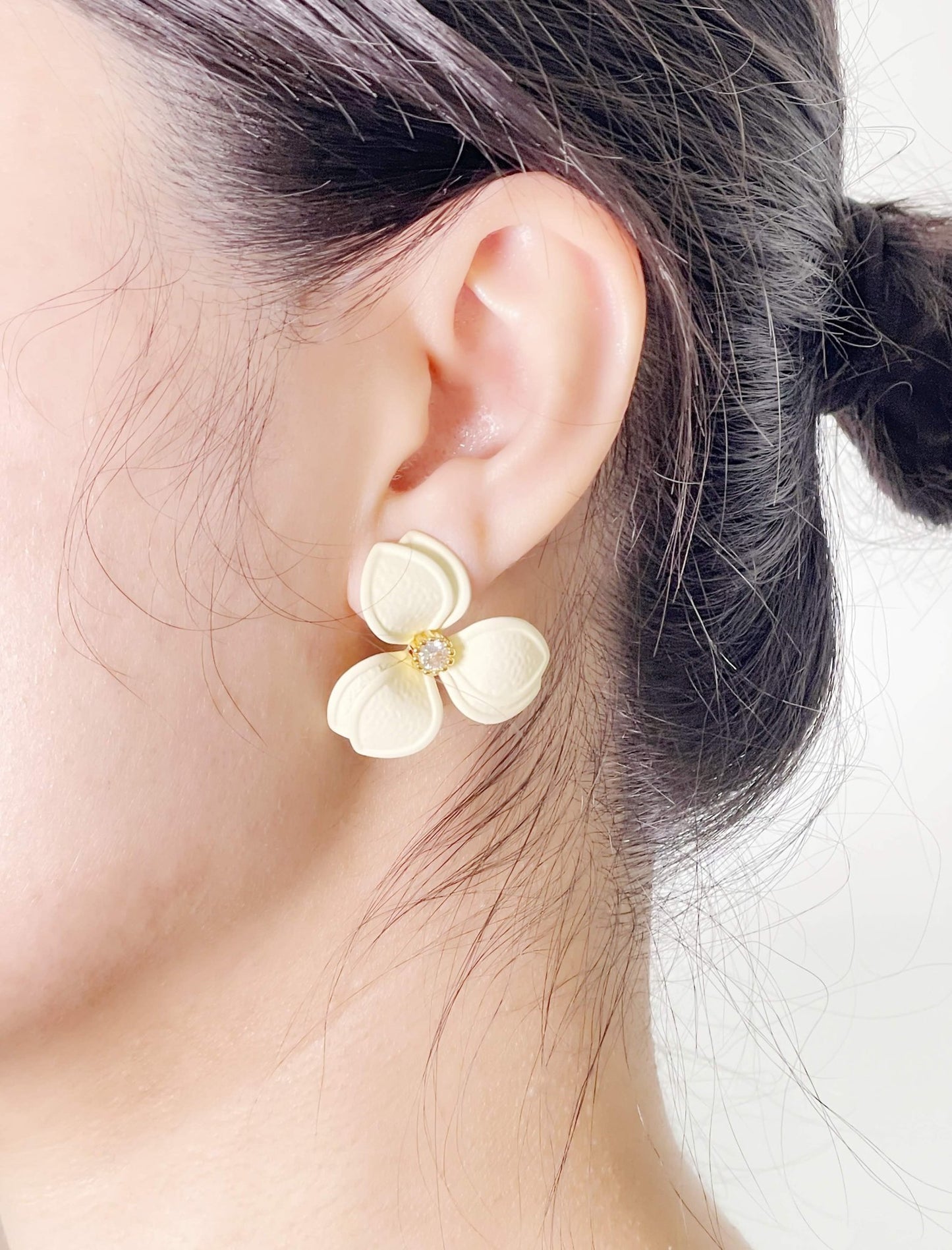 White Flower Earrings - Spark Blossom Jewelry
